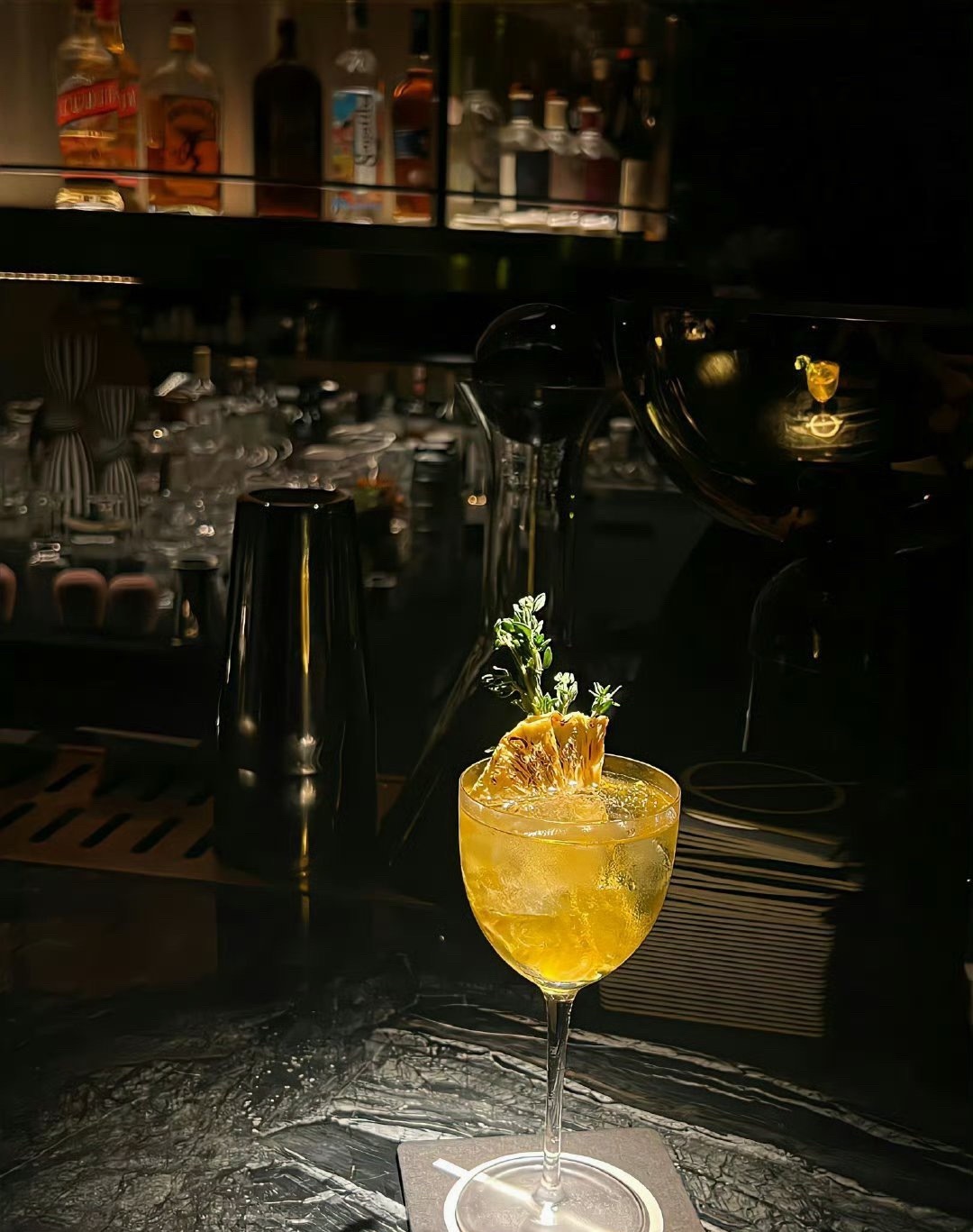 关于纳指这周继续定投就是，目前没停战，也就是没出现右侧机会。除了定投以不变应万变