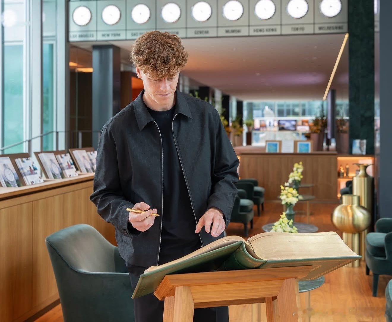 辛纳🇮🇹恢复训练 明晚去马德里据《米兰体育报》报道，扬尼克（辛纳）已于昨日恢