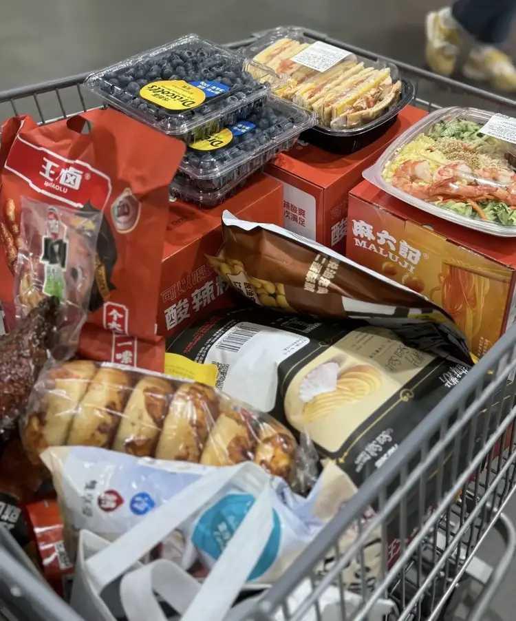 儿媳把零食当饭吃，年轻人大手大脚花钱，老了怎么办？作为婆婆，我该闭嘴还是该出声？