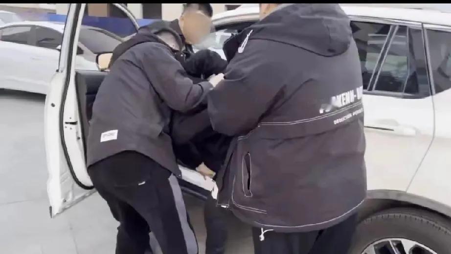 快递背后的黑暗交易：跨省贩毒案侦破纪实

在我们日常的生活中，快递已经成为了不可