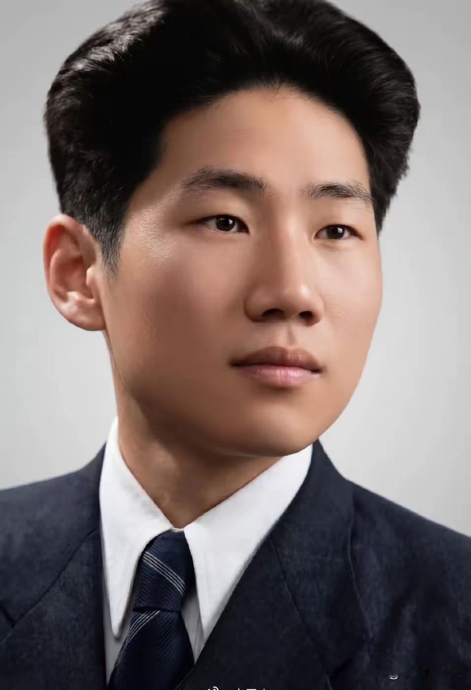 七律·毛岸英
 
湘水钟灵诞俊英，
少年罹难志难平。
板仓泣别慈亲血，
狱底凝藏