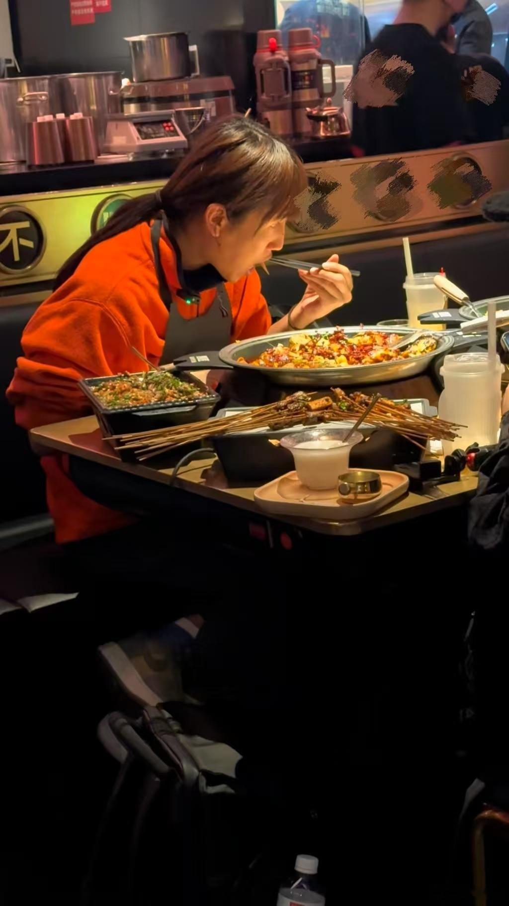 米饭仙人的胃也是过上年了 新岁启封，“米饭仙人” 与中国美食的邂逅堪称惊艳。热气