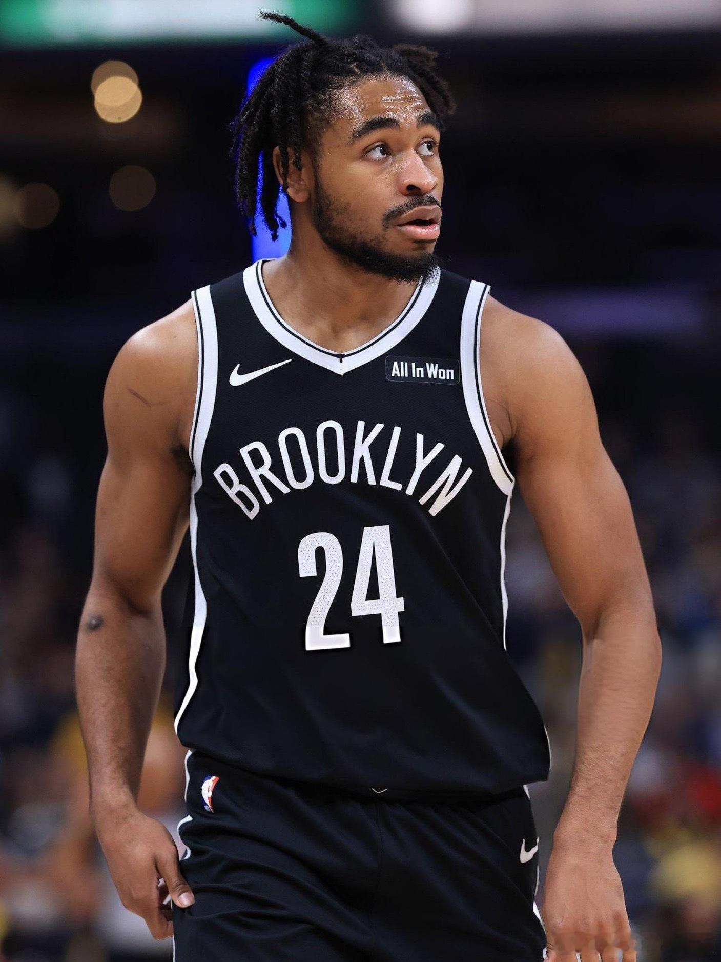 Ary：消息人士透露，湖人已经联系了托马斯的经纪人，这位年轻后卫正在探索各种选择