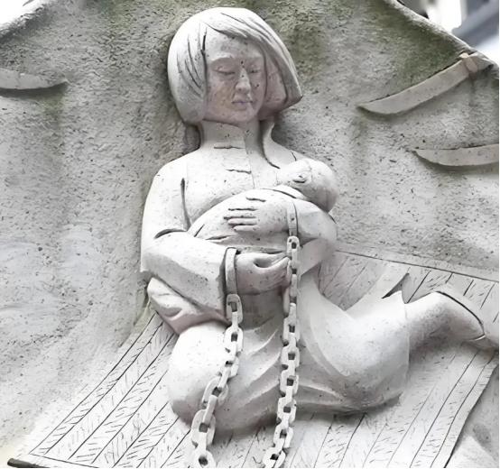 1928年，王月贞被拖上处刑台，当执行前，她突然激动道：“先等会，能不能让我提一