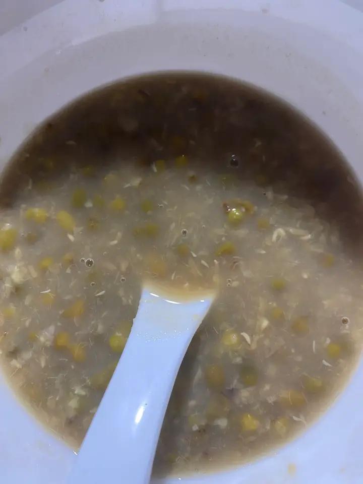 姑娘做的饼，配着绿豆汤，一边吃一边聊天，然后就有了以下对话。
娃：你想要巫山神女