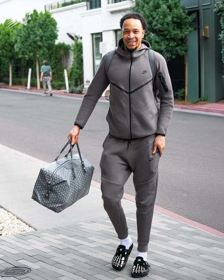 科菲正式报道 🔥 · 从19年落选秀到稳定轮换· 24-25赛季，三分命中率4