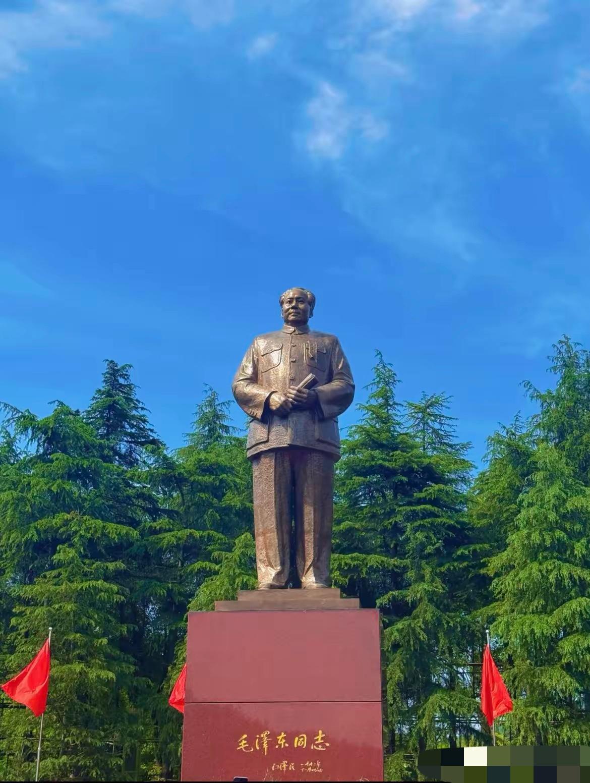 韶山毛主席铜像的称谓，藏着亿万国人最深的情怀！

去过韶山瞻仰毛主席铜像，总会盯