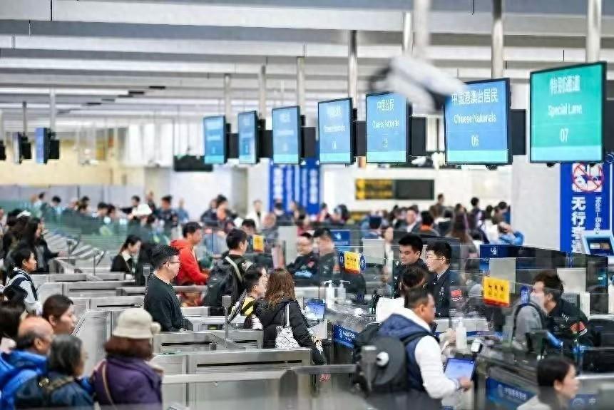 “不欢迎中国人”，德韩挂满中文标语，中国游客被区别对待，谁还去？
   
你以为