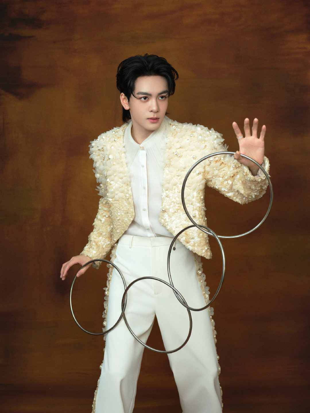 曾舜晞提线玩偶造型曾舜晞玩钢圈  元宵营业图来啦  曾舜晞