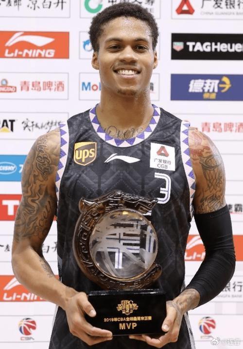 约瑟夫杨上半场吃饺子忆青春，遥记得他全明星mvp就是在国信馆里拿到的。面对北控半