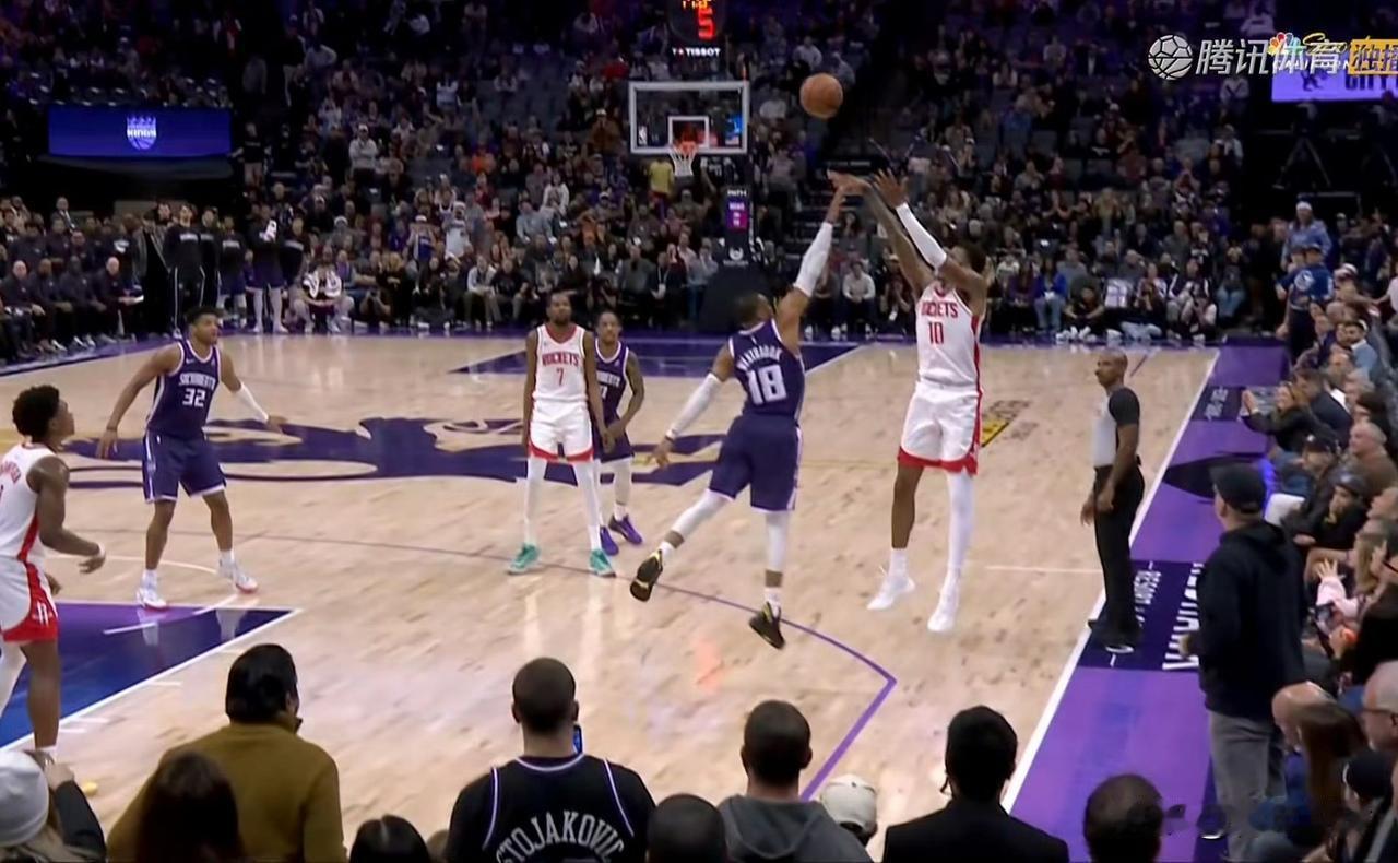 无奈！威少关键时刻又犯规！

今天国王队主场对阵火箭队的加时赛最后15秒，双方战