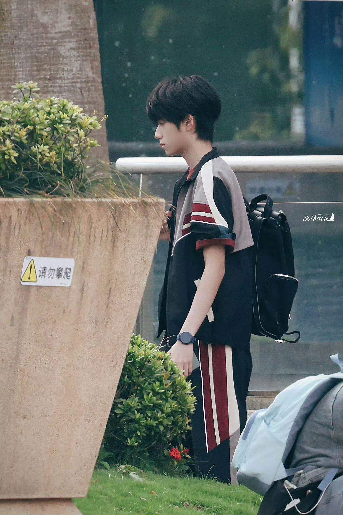 王橹杰瘦到裤子要钉钉子明明很努力却总让人心疼，认真对待每一份工作的王橹杰，值得所