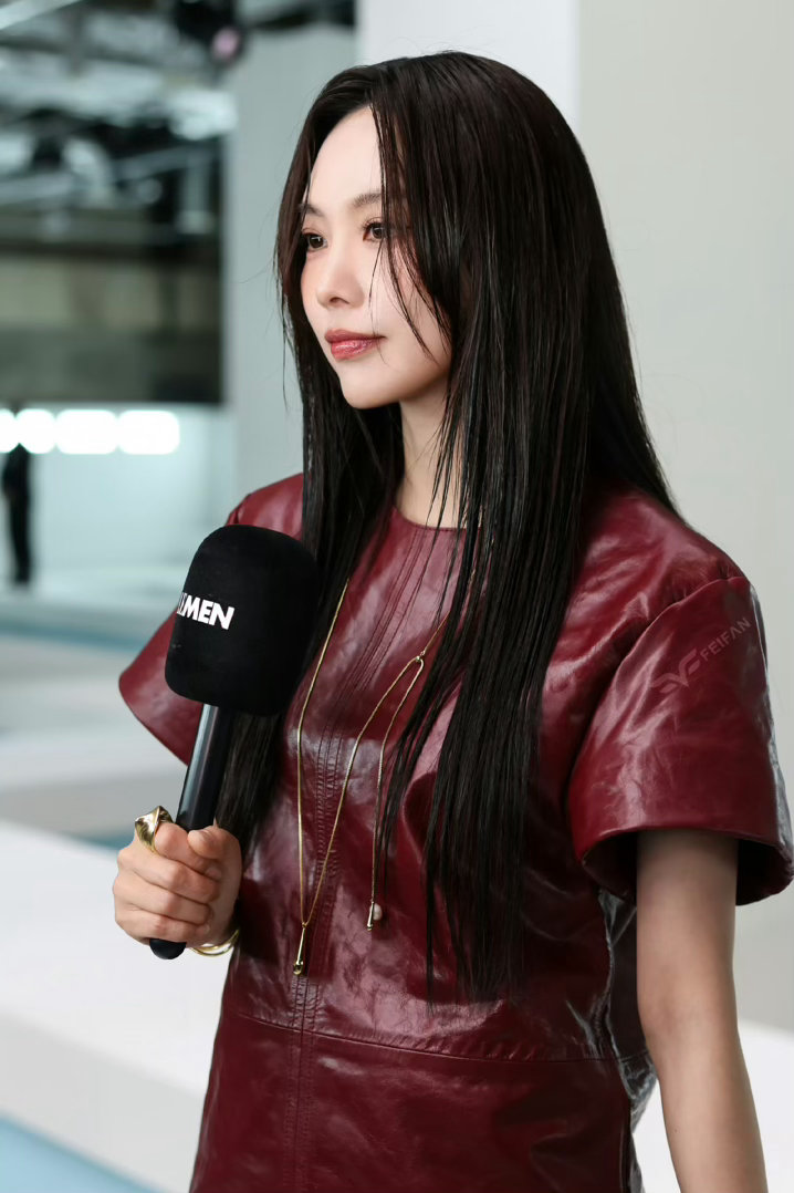 王霏霏湿发王霏霏cos大秀现场图 王霏霏cos大秀现场图 