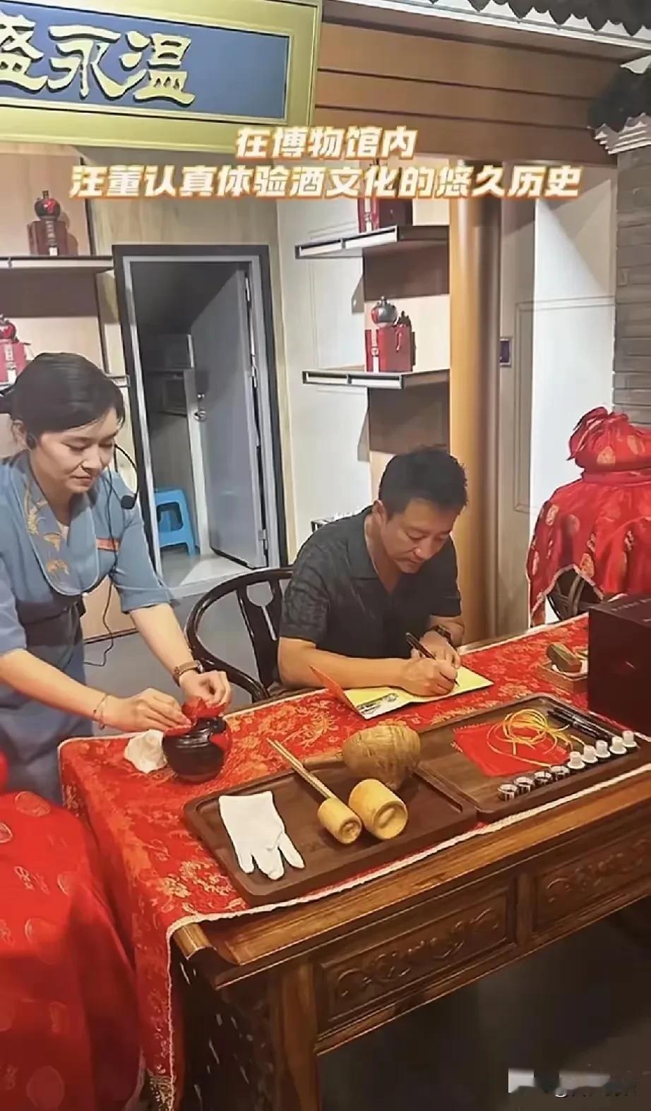 谁说汪小菲不敢露脸了
这不出来工作干活了么

他又带着团队去考察了
看来酸辣粉处
