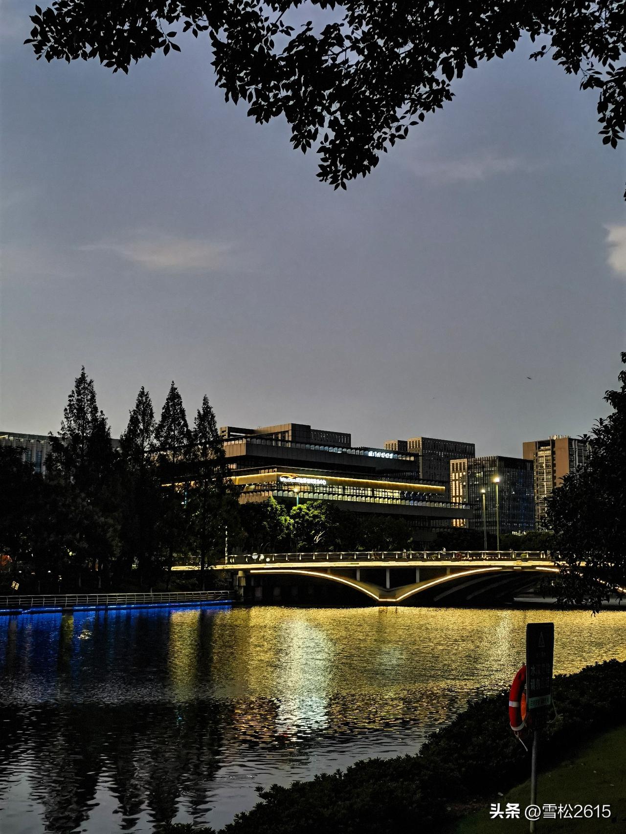 今天的成品油调价可能又要涨了！

今晚（8月28日）24时，国内成品油新一轮调价