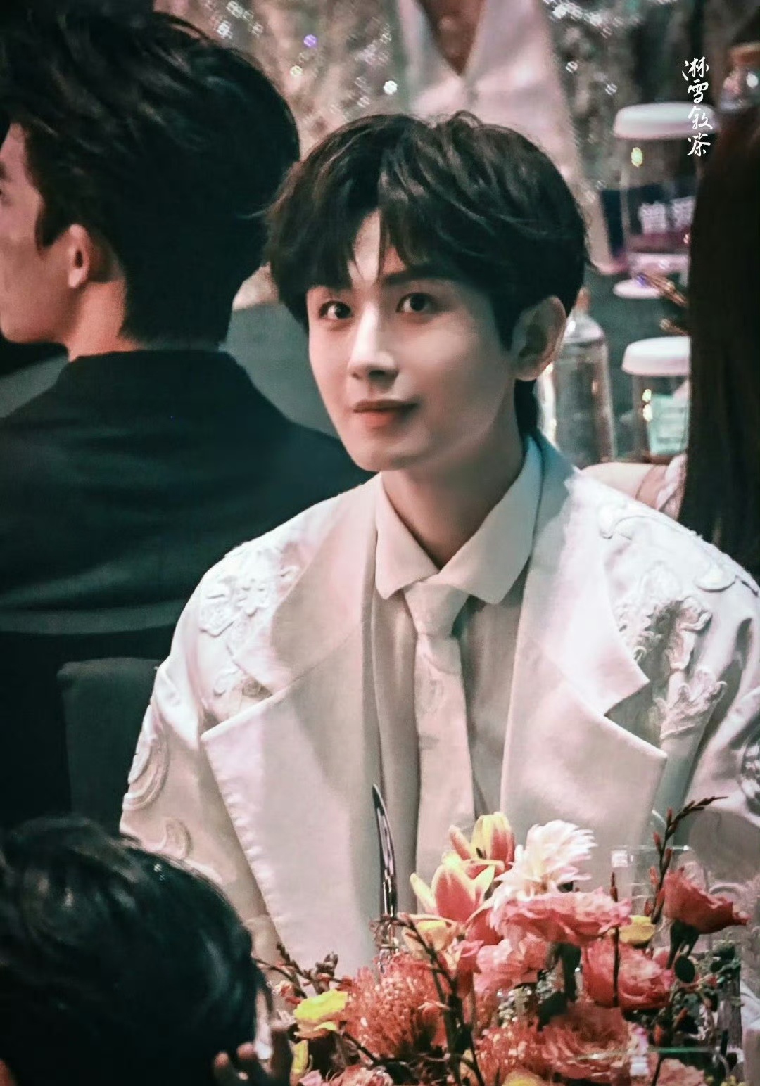 成毅绿海制霸全场 我嘞个豆，这一片片的绿海，真的一眼就能看到， 果山果海，整个绿