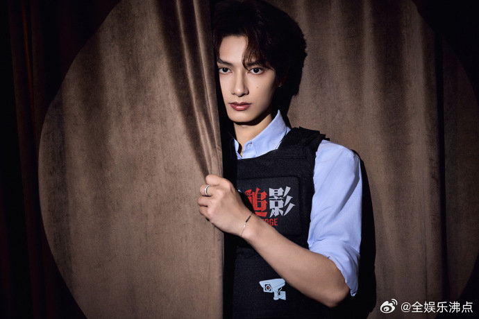 seventeen给文俊辉送花篮应援SEVENTEEN 给文俊辉深圳路演送花篮，