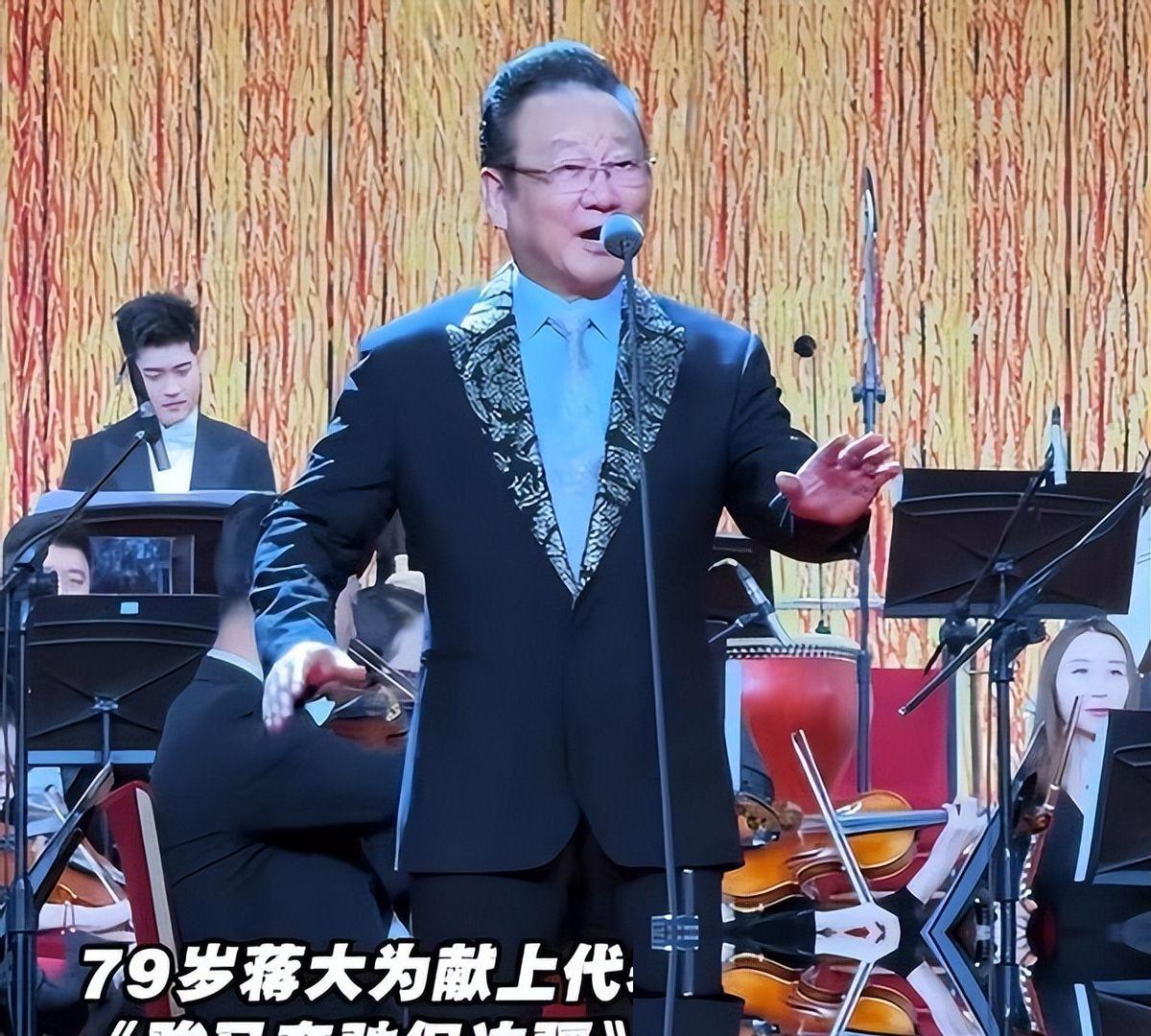 九十年代末的一天，一辆军用绿卡车正拉着涉密器材往山里导弹阵地赶。
谁能想到，在半