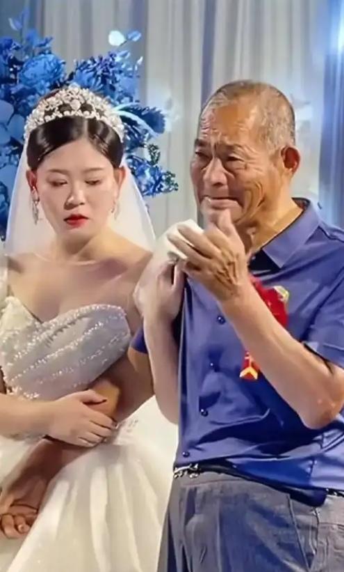 山东临沂，25岁女孩在结婚前夕，对男方提出特殊要求：不要彩礼，不要房，不要车，只