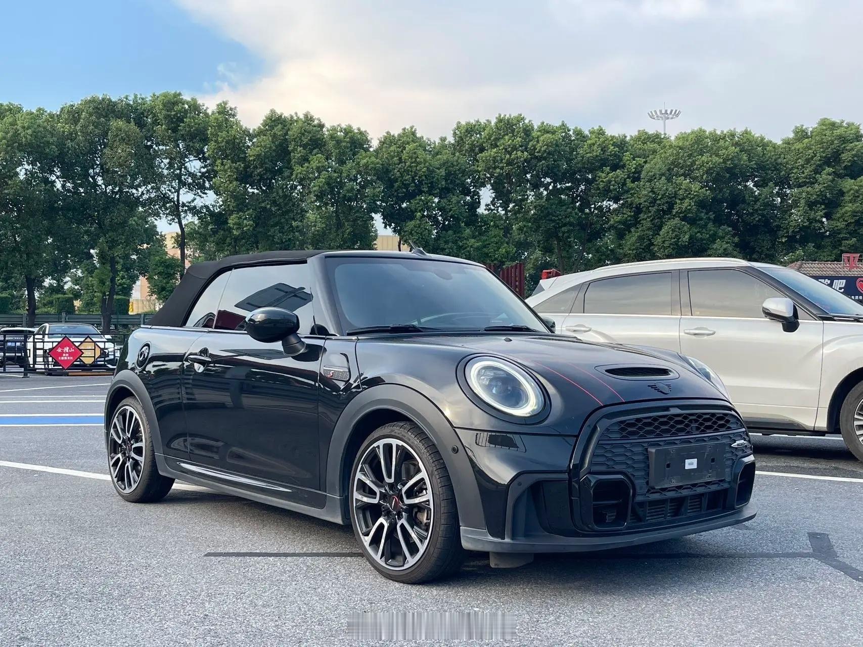 ​22款MINI CooperS Cabrio 黑标特别版，22年上牌一手车，原