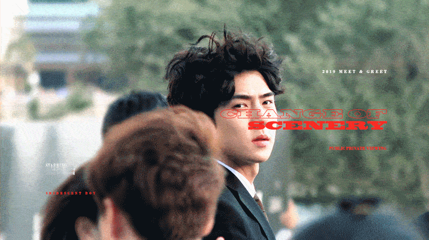 吴世勋挡脸自拍再冷漠的人看到吴世勋这张脸都会笑韩国的另外半面国旗还在，另外半面拿