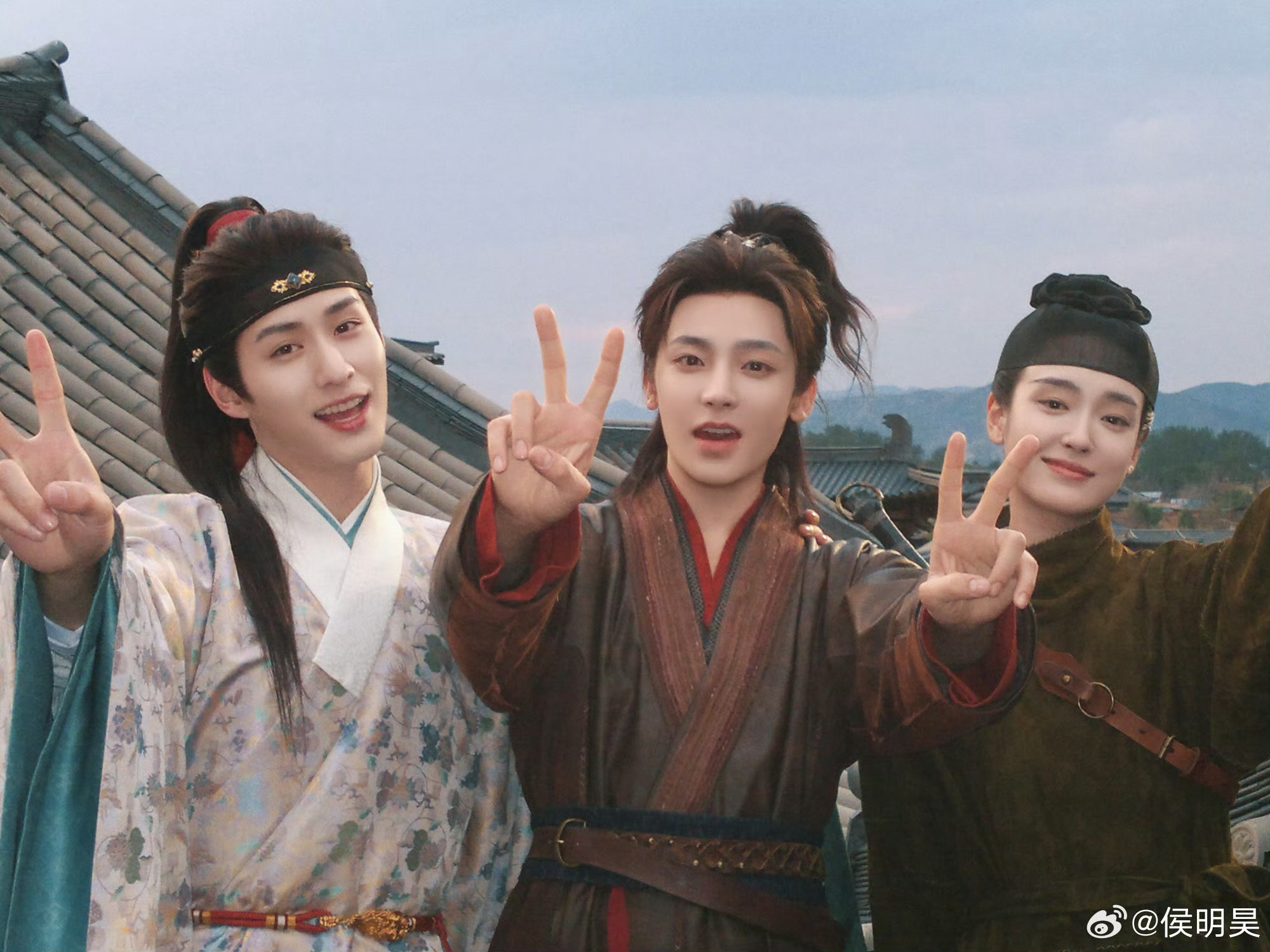 碧血蝉杀青侯明昊碧血蝉 根据豆瓣ip改编的《碧血蝉》杀青，官宣全阵容导演： 饰 