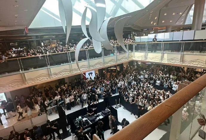 张凌赫、檀健次、林一今日份线下活动人气。 ​​​