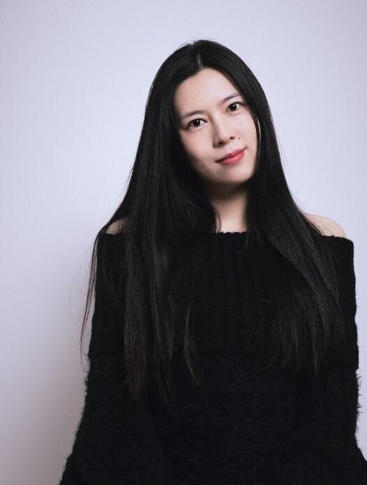 唐香玉，山东淄博沂源县人，毕业于华北电力大学，中国内地女脱口秀演员。

曾在一家
