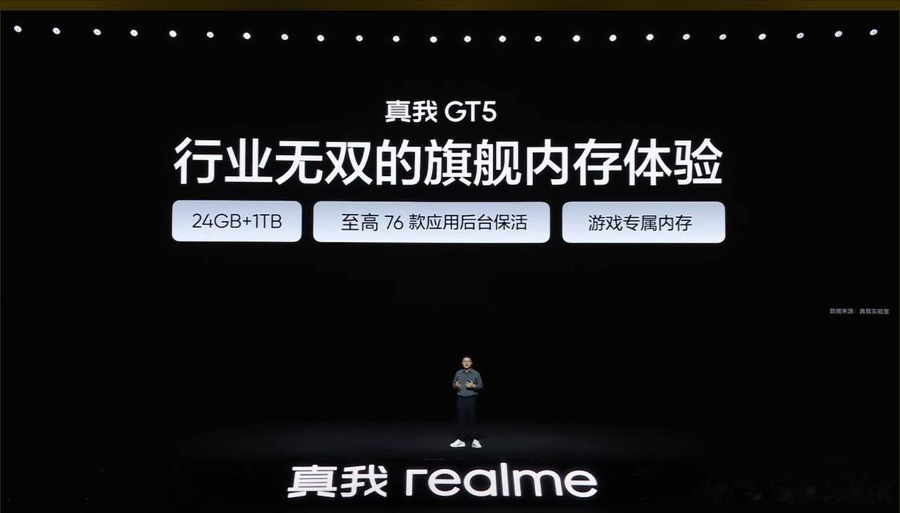 专属游戏内存，只要手机不关机，游戏就会在后台永久保活。后台启动游戏可以跳过版本更