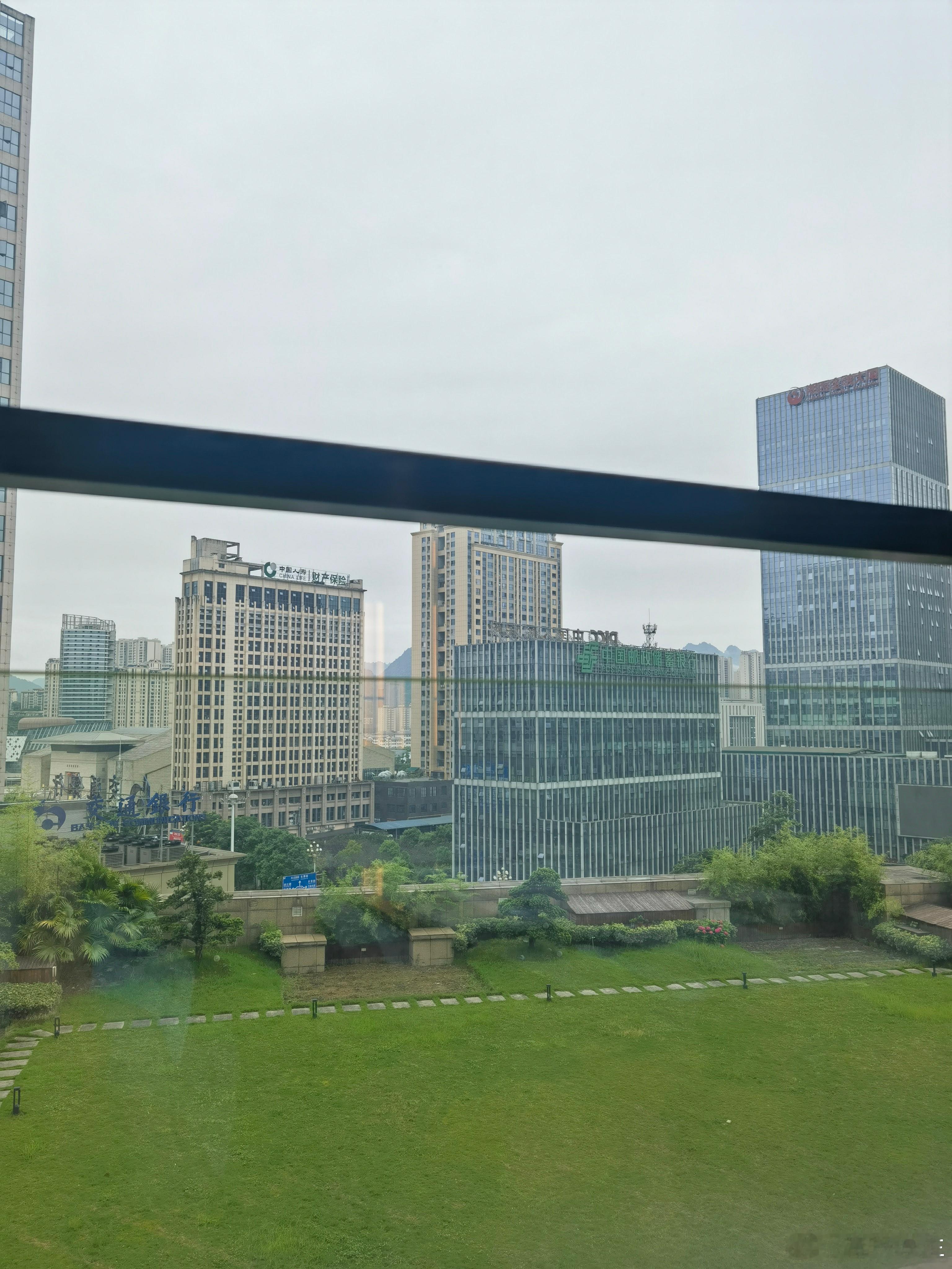 乾州散记孟春之月，余道湘西，入乾州故城。时逢上命核查，督导债务，遂盘桓五昼夜。初