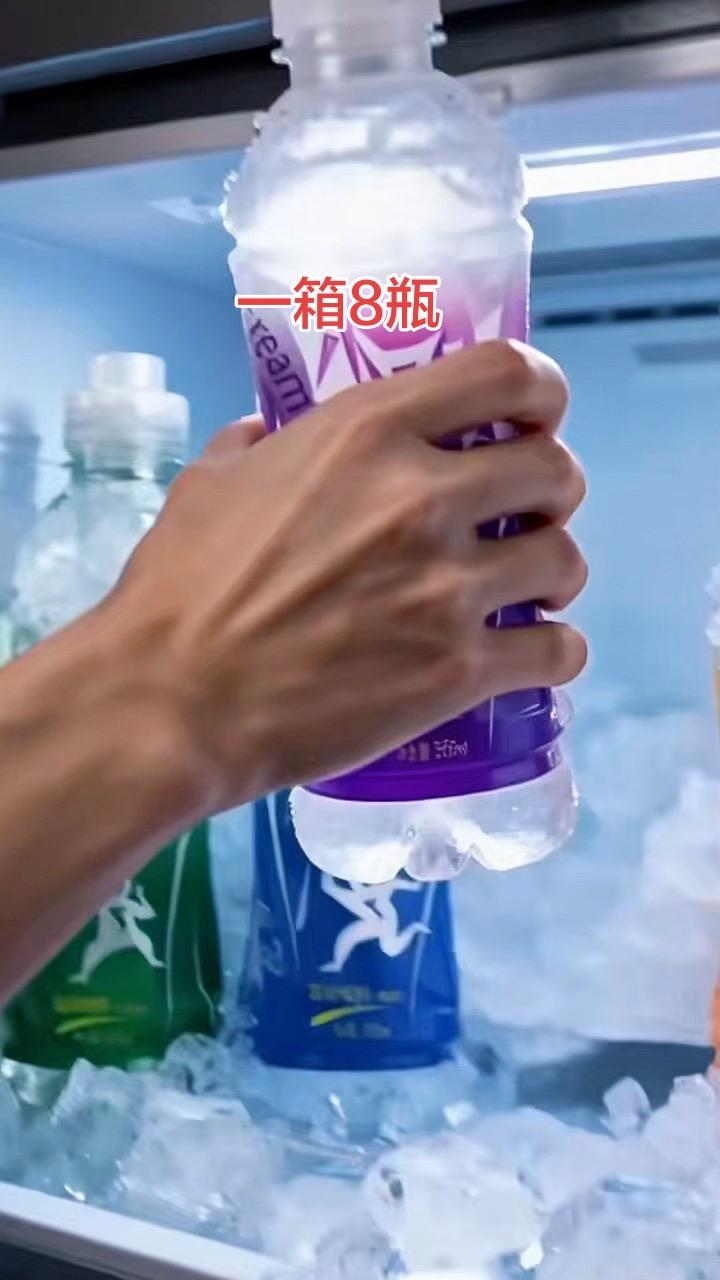 农夫山泉尖叫运动饮料，四款清爽配色，果味口感顺滑顺口。 550ml大容...