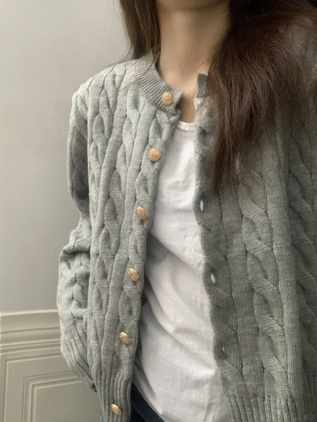 买到了满意的灰色毛衣开衫~