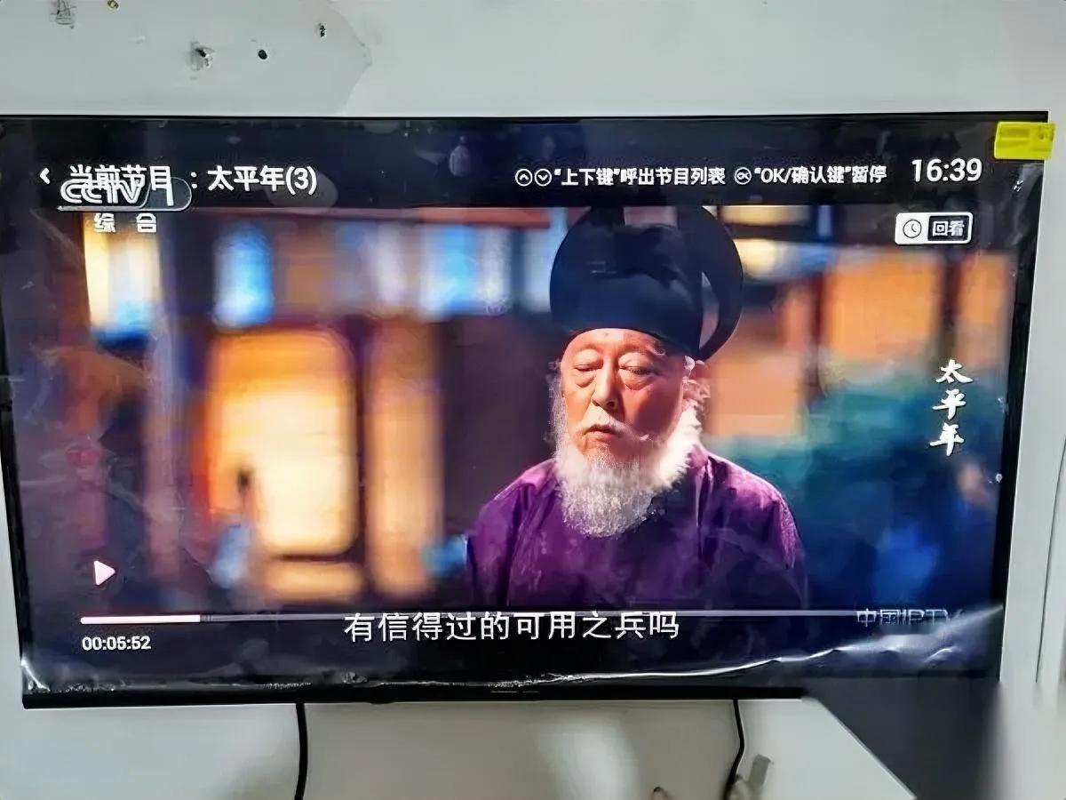 妈问剧情，被儿子怼到沉默

新出的历史纪录片太狠了！

镜头细到能看清官服刺绣，