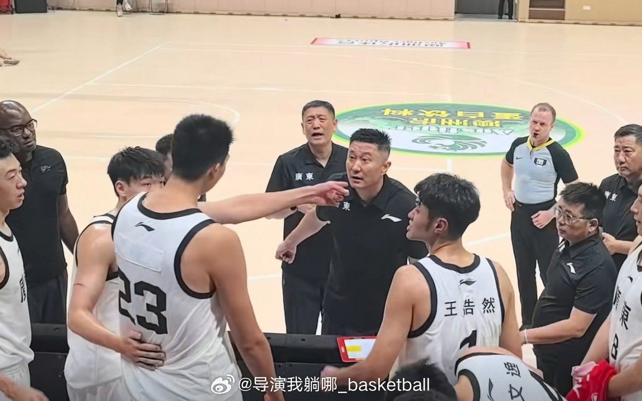知错就改，徐昕已经就冲突事件向主教练杜锋表示道歉，杜锋也表现得非常大度选择原谅了