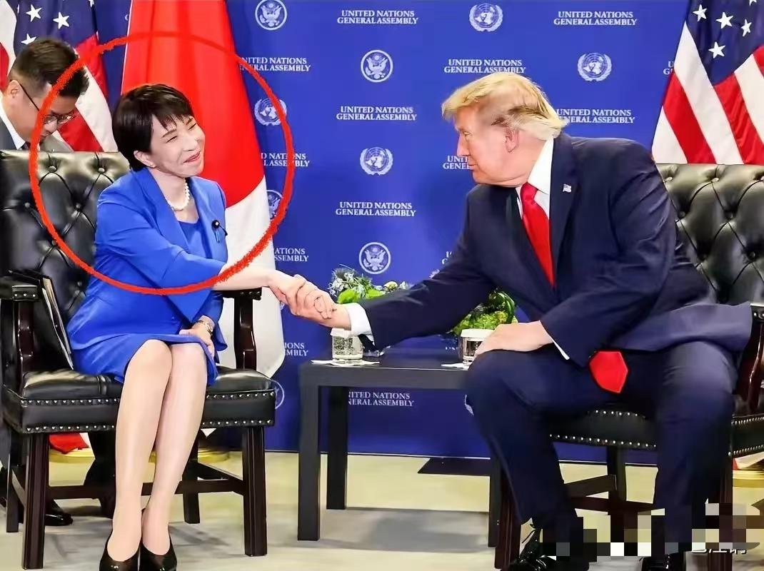 骂声一片！日本网友都看不下去了！多家外媒在报道中称，高市早苗在纽约与特朗普会晤时