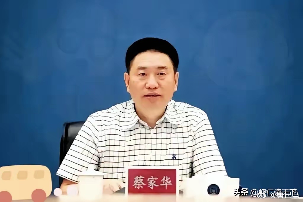 这事儿不单是贪心，更像是一种扭曲的“执念”在作祟。苦日子过久了的人，总觉得权力得