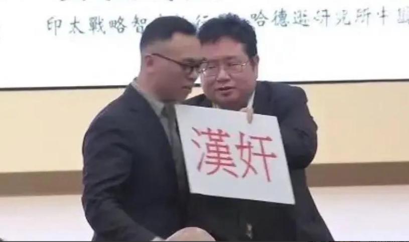 游智彬前脚刚痛批某些人“数典忘祖”，后脚就被围了，出院后反手一个举报，直接点名沈