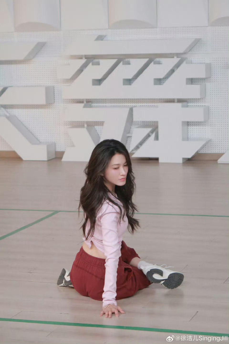 徐洁儿偷跑初舞台徐洁儿发了浪姐初舞台🤣谁被徐洁儿这波愚人节操作狠狠骗到！满心欢