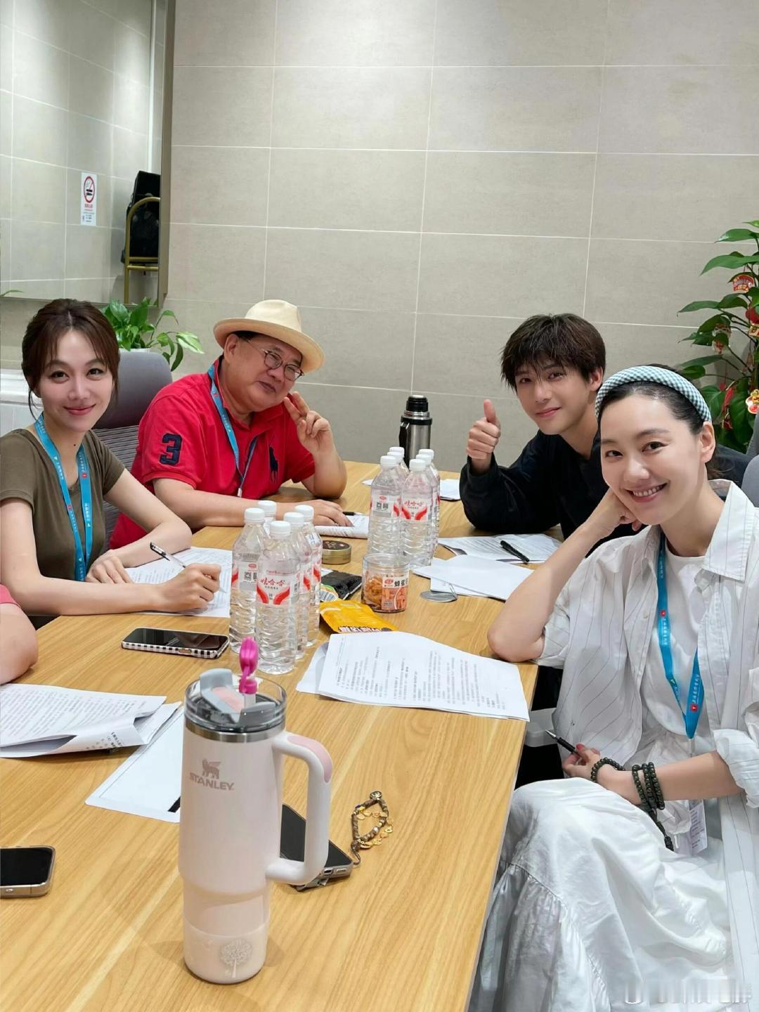 姜妍王安宇合照姜妍王安宇同框 随手一拍也好帅的王安宇！ ​​​