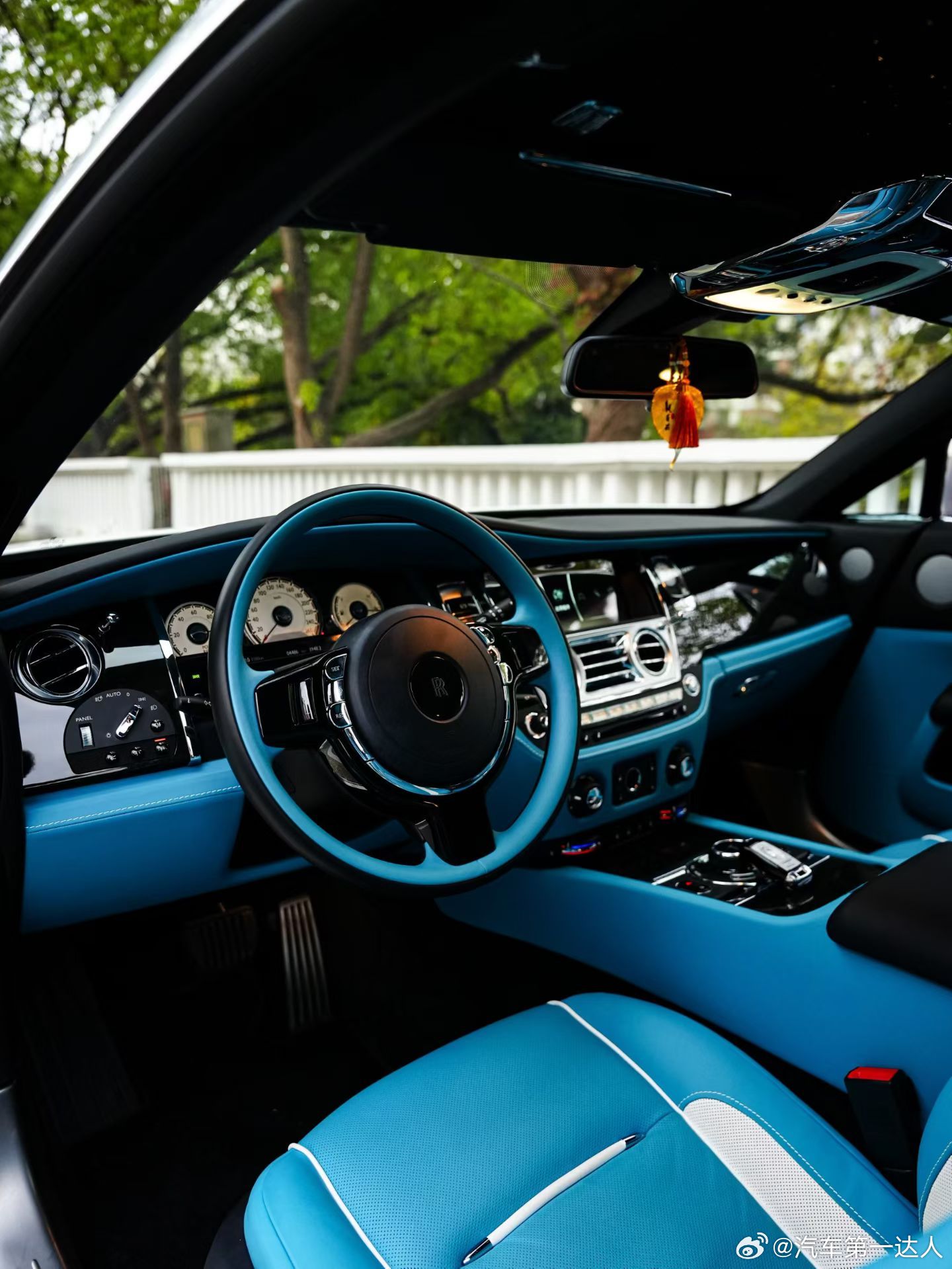 劳斯莱斯魅影二代，高定版配色，特殊配置 