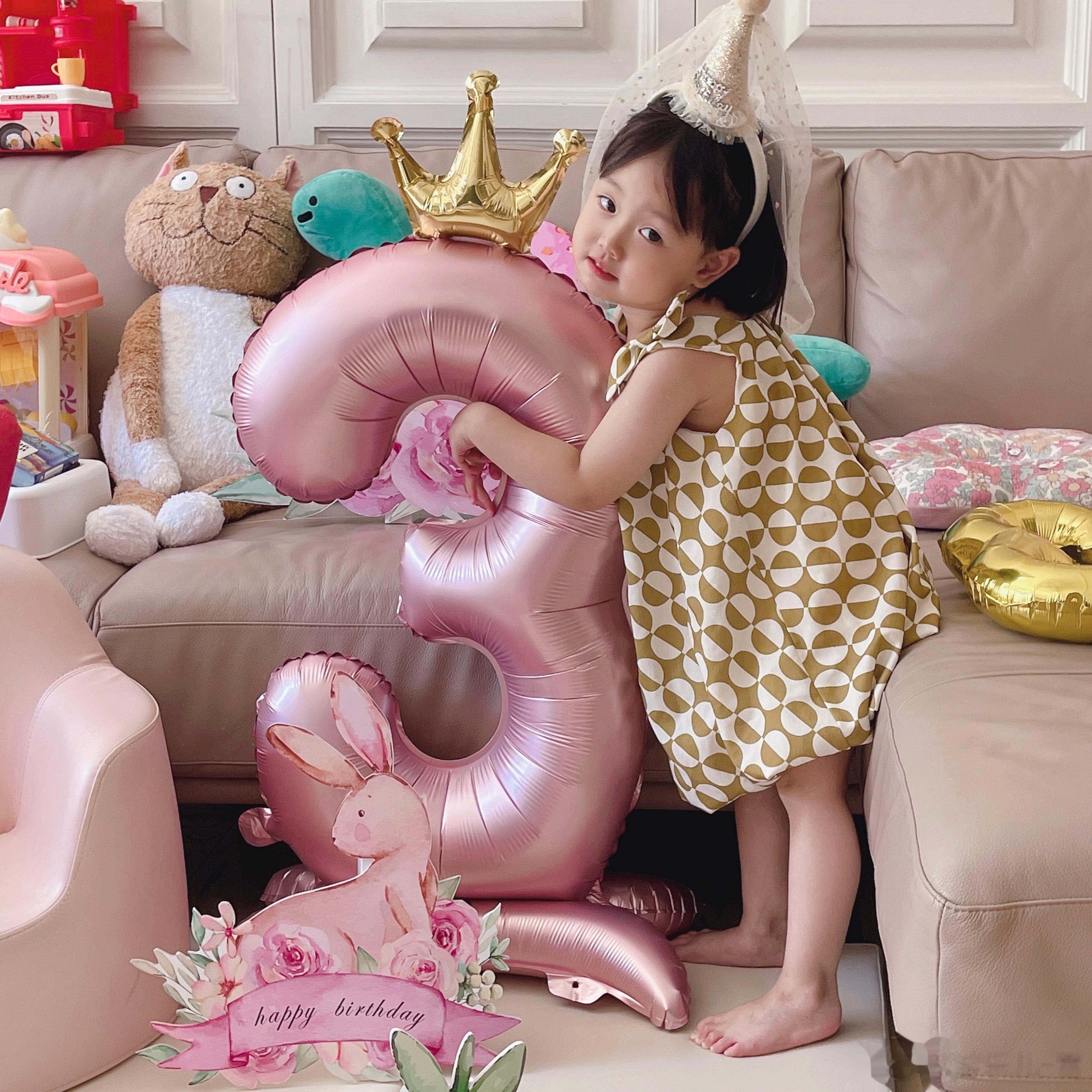 祝乔乔宝贝三岁生日快乐！[蛋糕]可爱多一点，愿你的小愿望🎊都能得到实现🎊。ᴴ