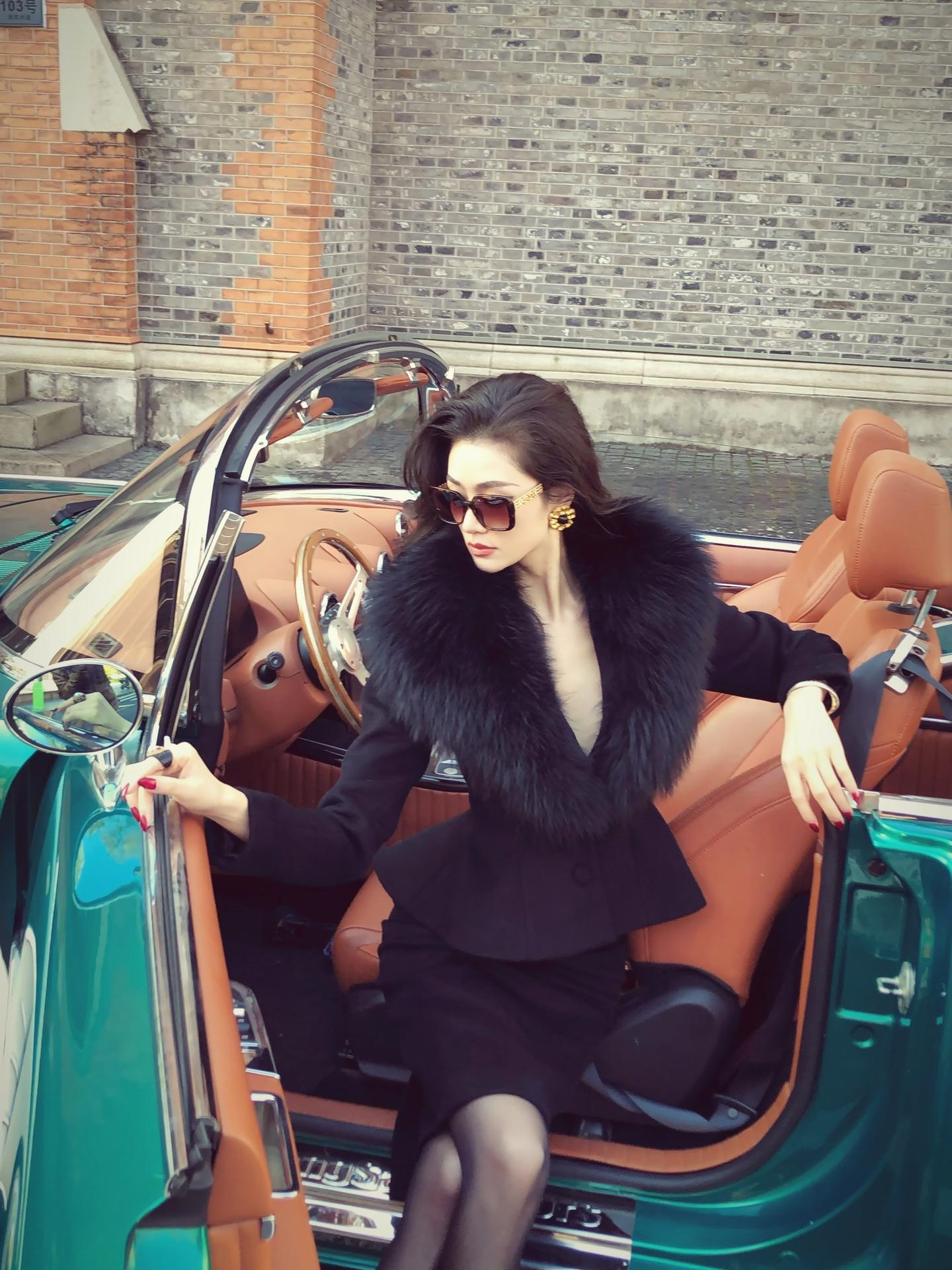 你说我像猫 步步踩在你的心尖 而我只为寻找独属你的味道 老婆