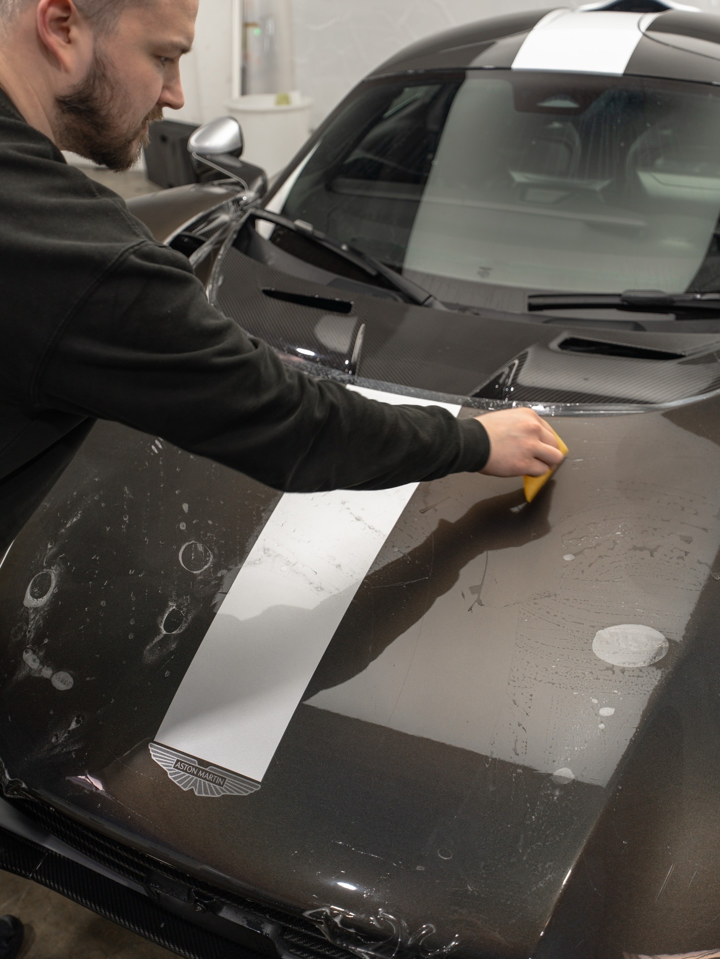 这里从不让人失望——总有特别之处。 🪄为这款价值六位数的下一代超级跑车的漆面贴