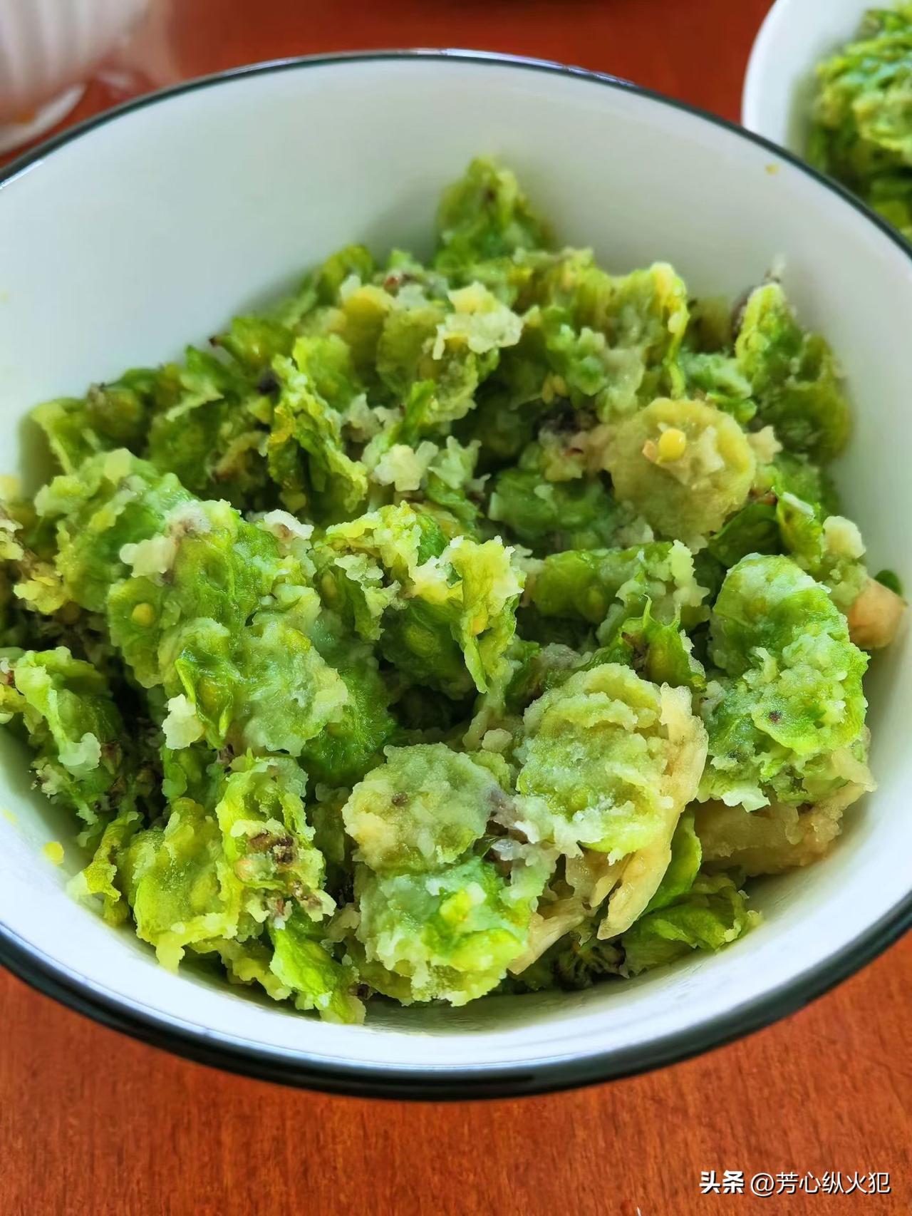 春天时令菜！上午一小时采的，够吃两顿，新鲜可口！唯一不足，树枝刮破了手！[捂脸]