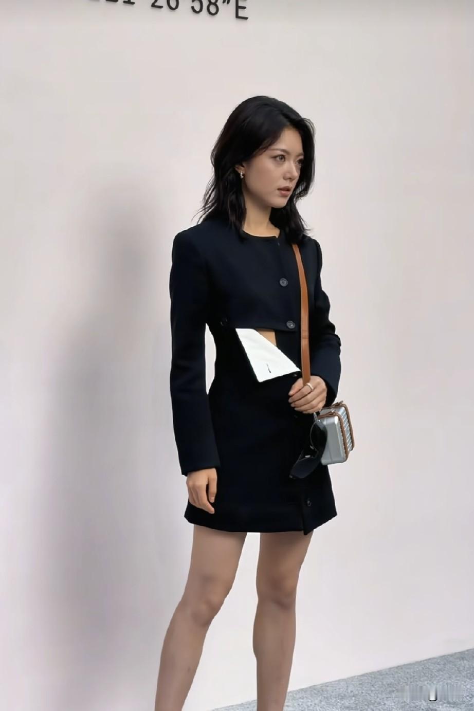 赵今麦黑裙