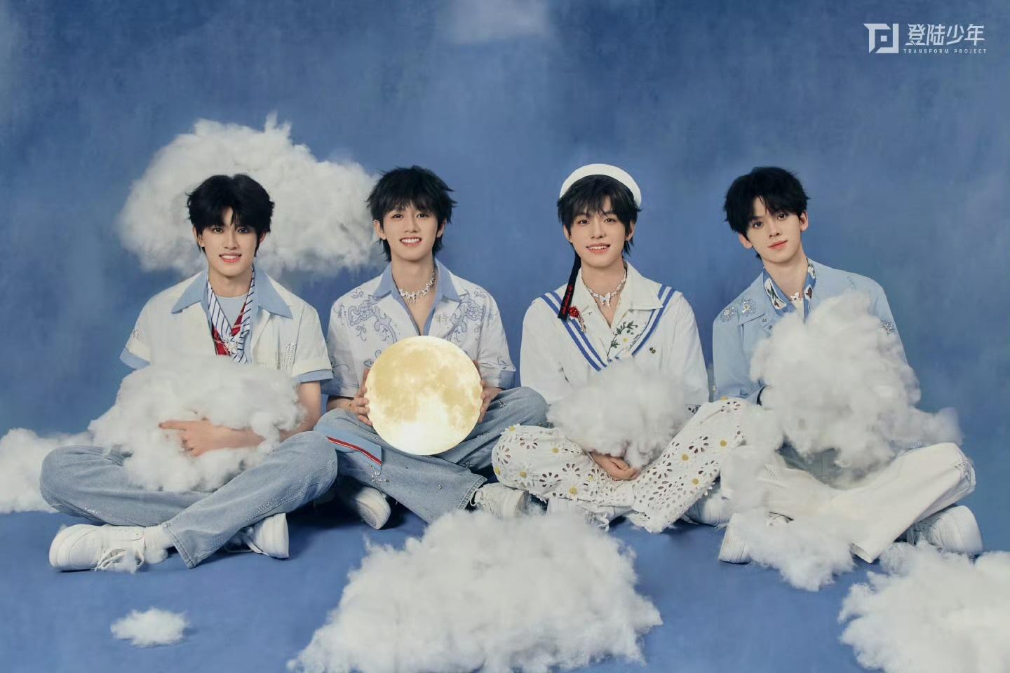 娱乐[超话]登陆少年共赏同一轮明月登陆少年秋晚出图一起过中秋啦 ​​​