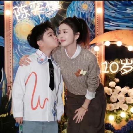 贫穷真的限制了我的想象力！佟丽娅给儿子办的10岁生日会，直接刷新我的认知！她竟请