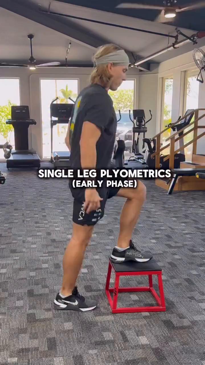 SINGLE LEG PLYOMETRICS(EARLY PHASE)。