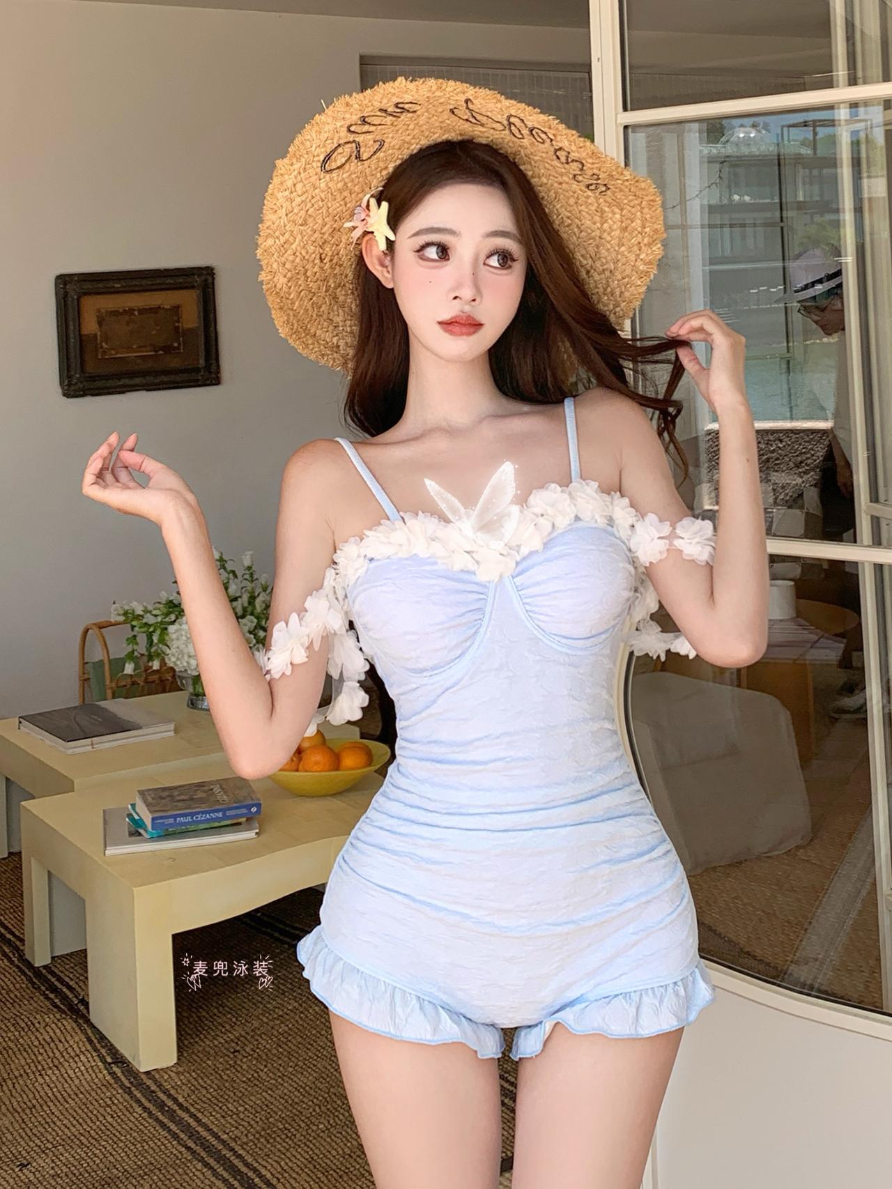 蓝色花朵温柔甜美气质～显瘦绝美温泉度假泳衣👙去海边,泳衣怎么选? 度假风泳装美