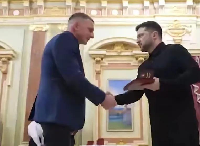 泽连斯基：乌克兰永远不会被打垮！泽连斯基发文说，​乌克兰境内的所有电站，无一幸免